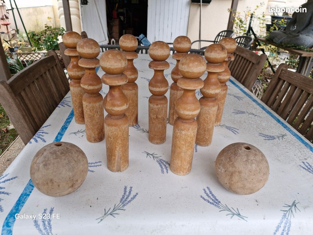 1 Rare Grande quille (jeu) en bois peint Pierrot ancien comme poupée