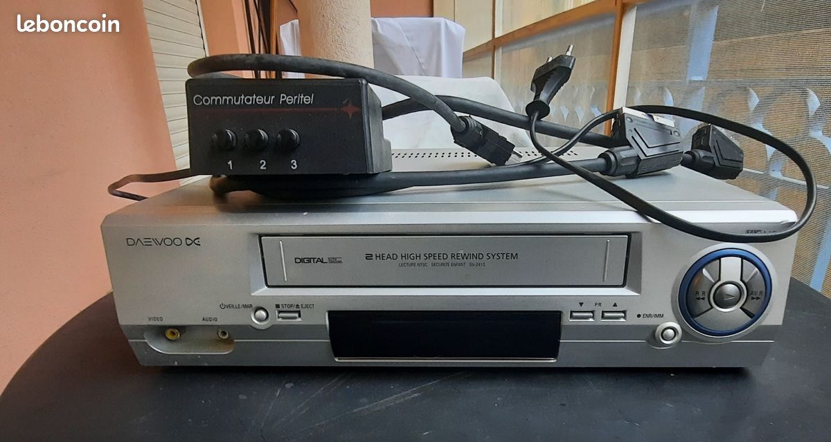 Vend lecteur cassettes VHS (image 1)