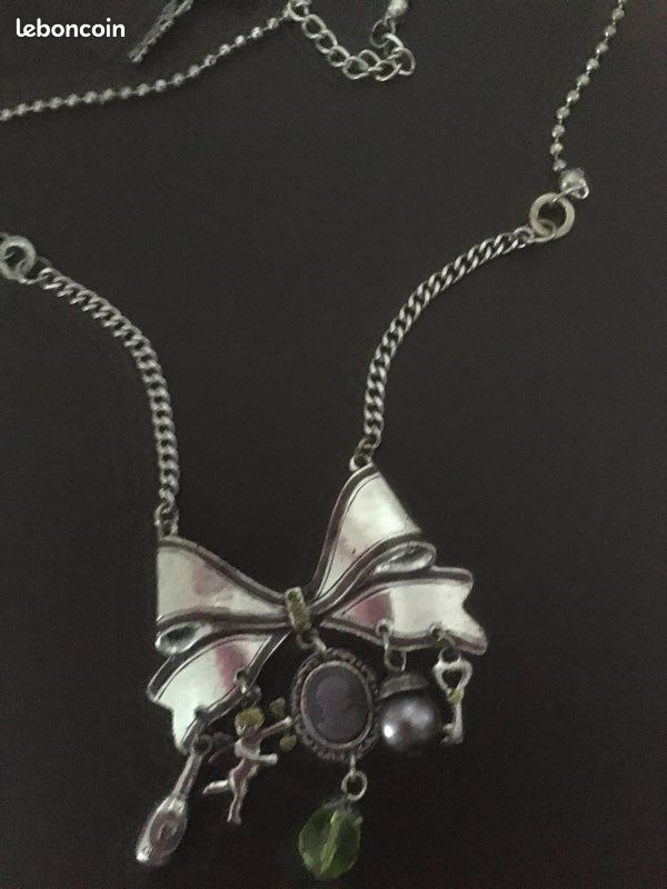 Collier à breloques (image 2)