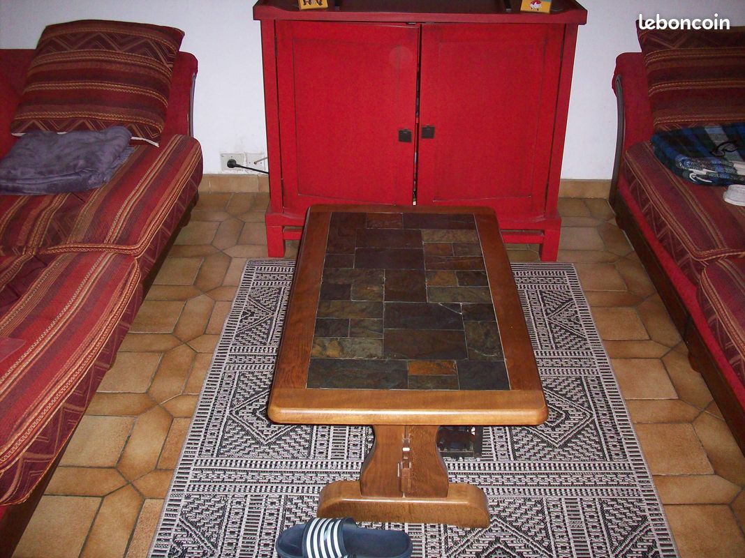 Table basse + deux canapés (pour débutant) (image 1)