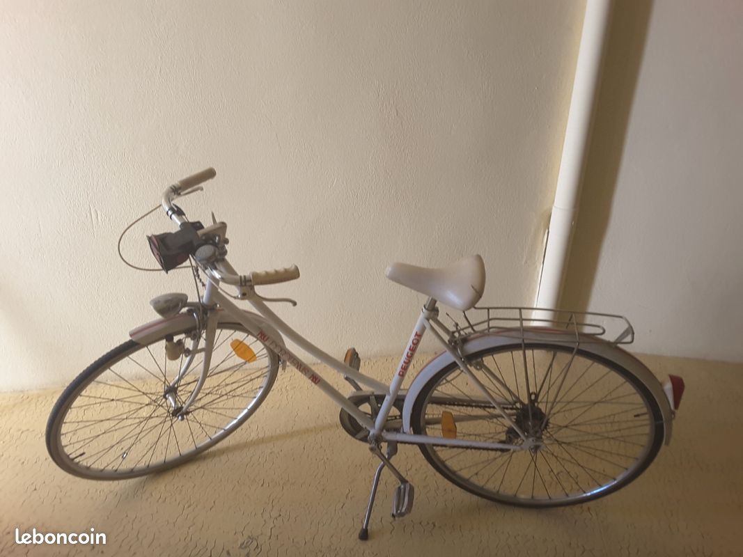 Velo femme dorotennis blanc et rouge marque peugeot (image 1)