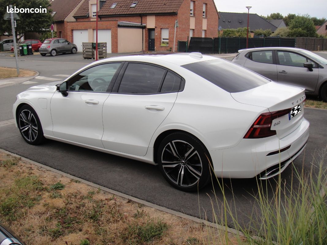 VOLVO S60 T8 Twin Engine 303 + 87ch R-Design Geartronic 8 (image 6)