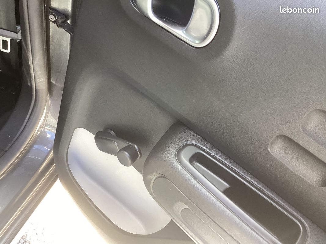 Citroën C3 Feel Business HDI 100 5 PLACES (image 19)