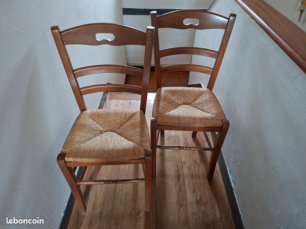 Chaises en bois (image 1)