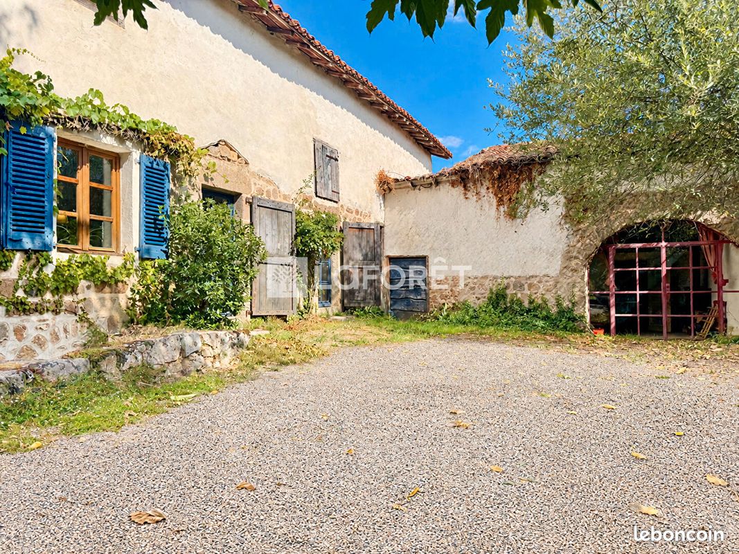 Maison 5 pièces 180 m² · à Saint-Clément-les-Places · 180 m² · 242 000 €