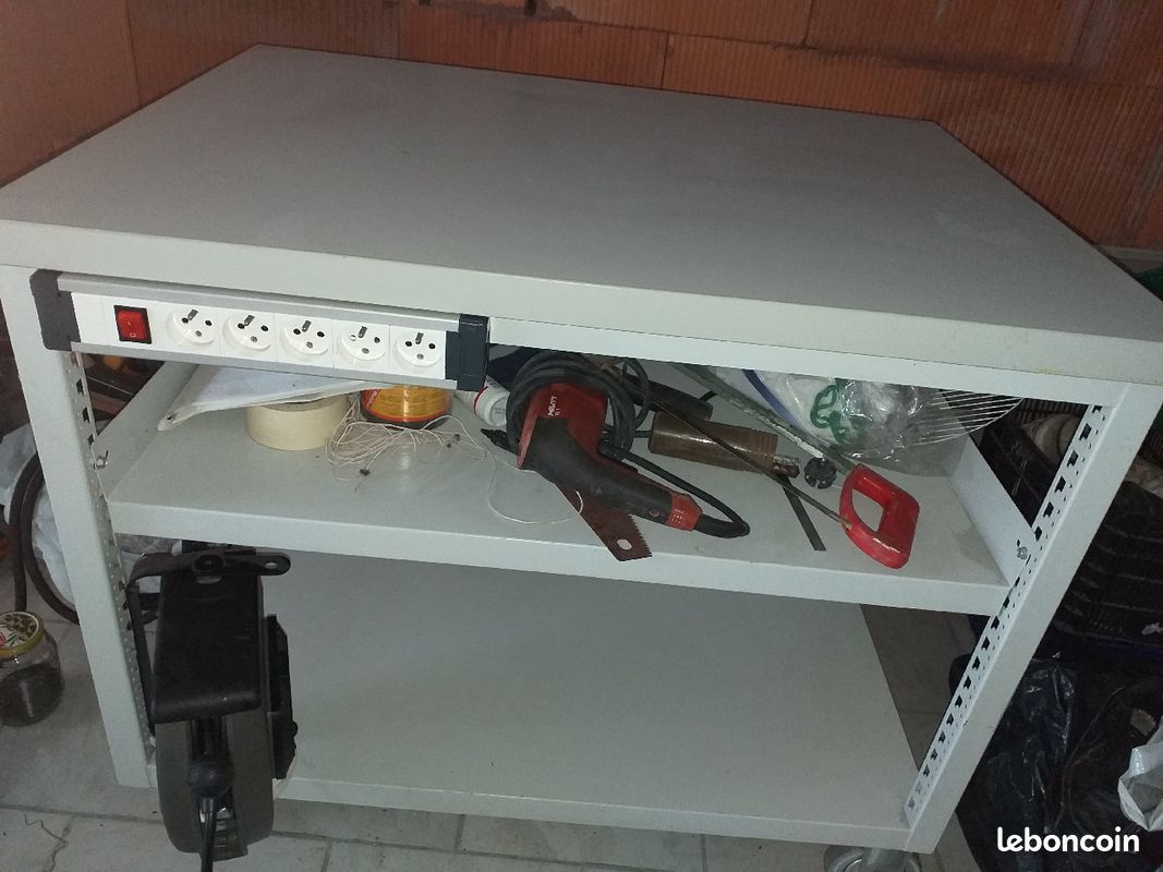 Table déserte (image 3)