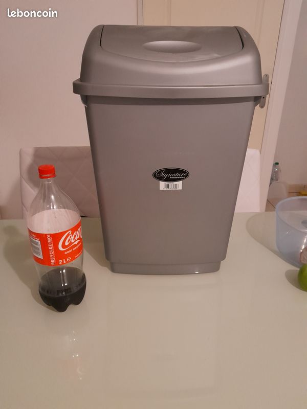 Poubelle de cuisine (image 1)