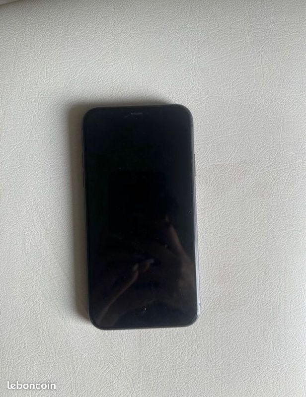 IPhone 11 noir (image 3)