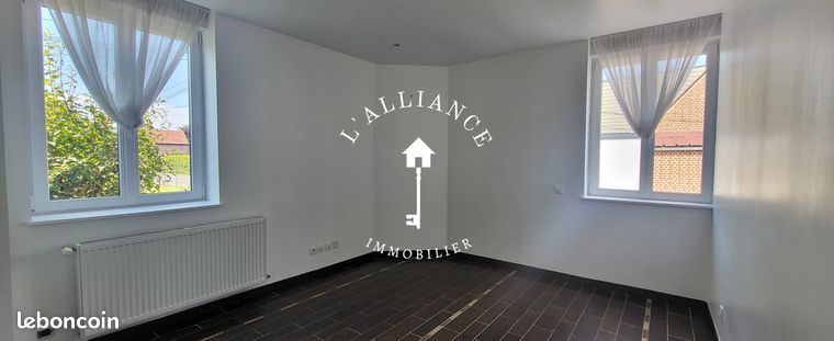 https://img.leboncoin.fr/api/v1/lbcpb1/images/bd/ea/ee/bdeaeefea0d9293827ca77a6cbbf9fb2f5f944f8.jpg?rule=ad-image