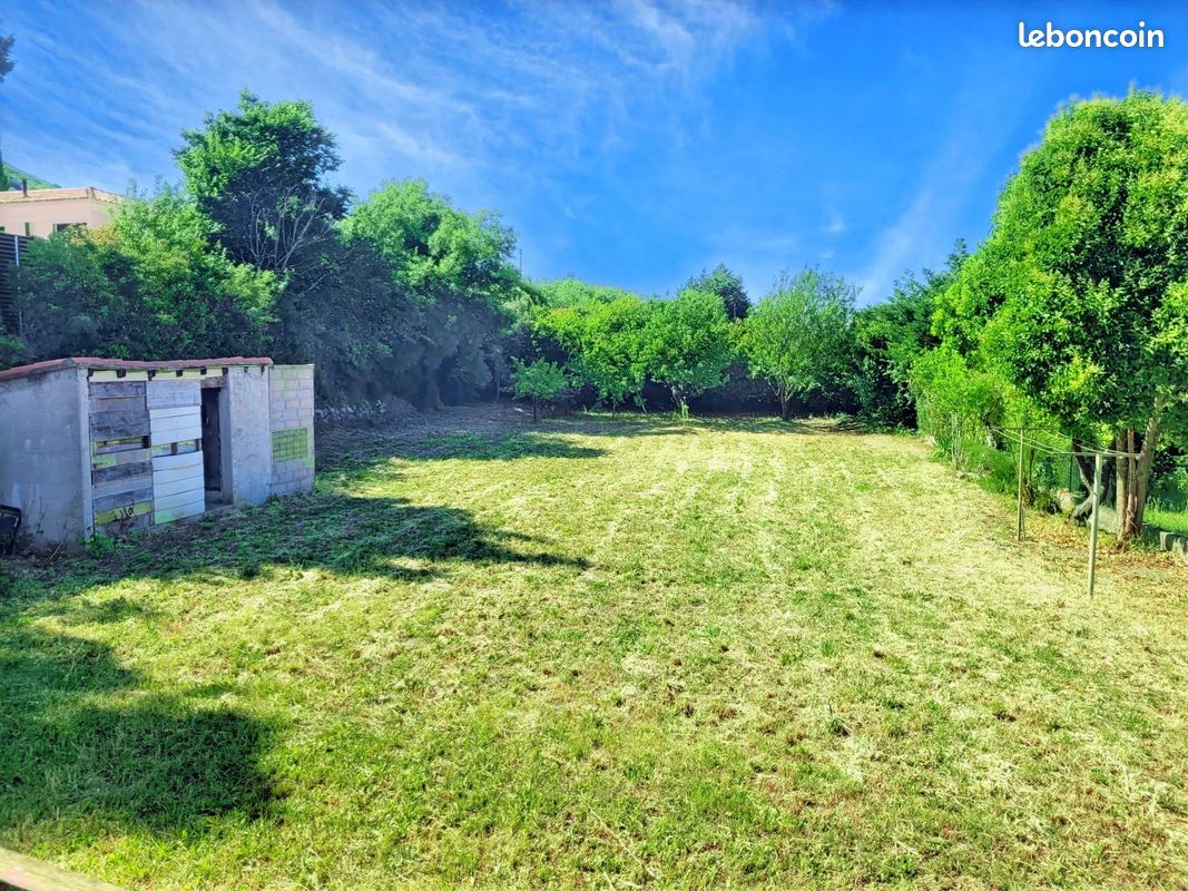 Terrain 700 m² · à Saint-Savournin · 700 m² · 380 000 €