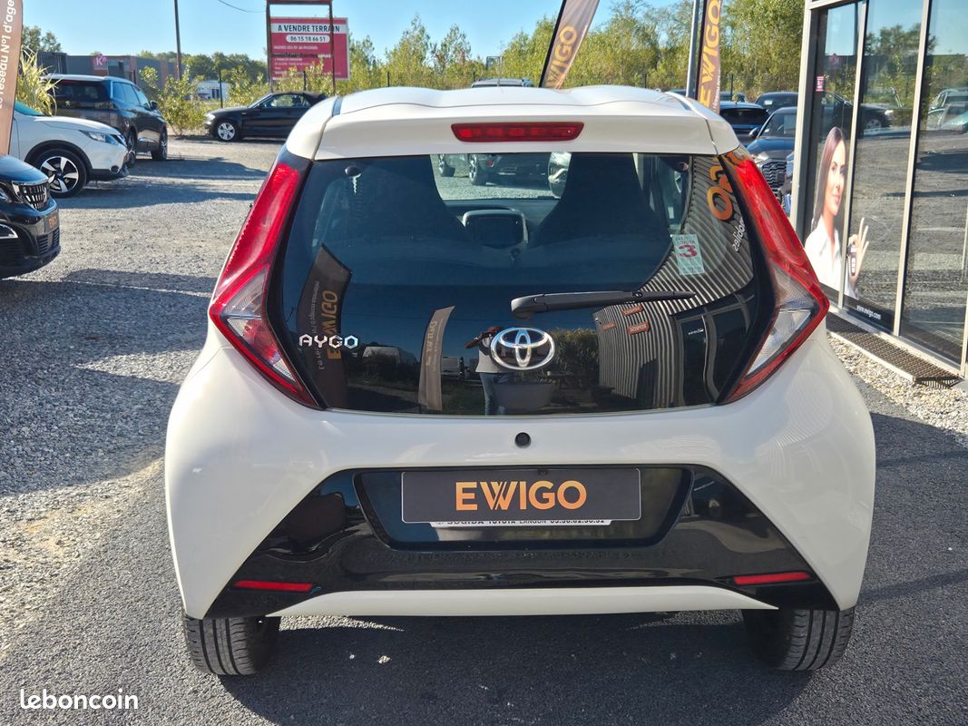 TOYOTA AYGO 1.0 VVTI 70 BOITE AUTO GRAND ECRAN CARPLAY 1er MAIN ENTRETIEN ET GARANTIE TOYOTA (image 10)