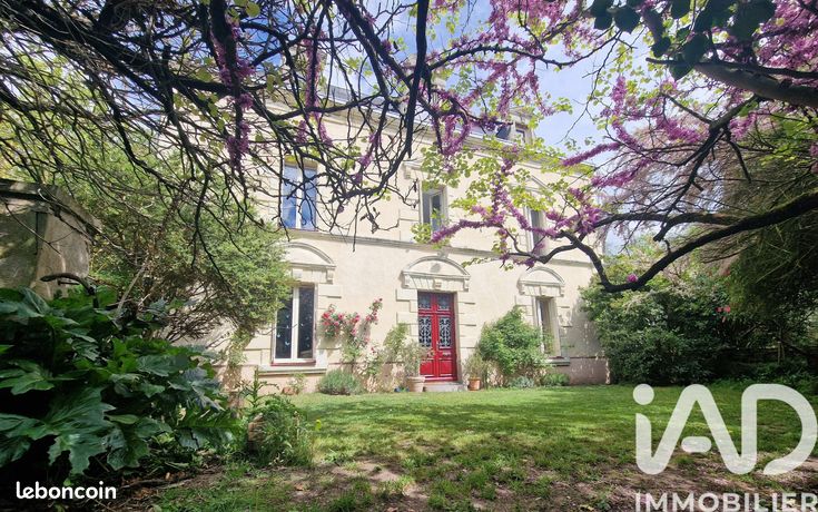Maison 8 pièces 266 m²