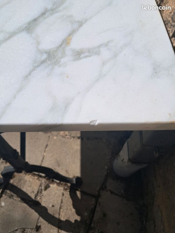 Table marbre pied fer forgé (image 3)