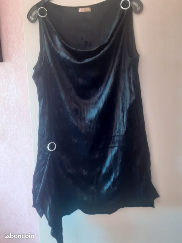 Robe ou tunique noire sans manches velours fin (image 1)