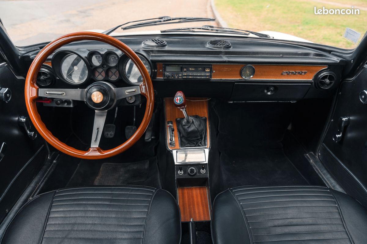 Alfa Romeo Giulia GT 2000 Veloce Bertone (GTV) (image 4)