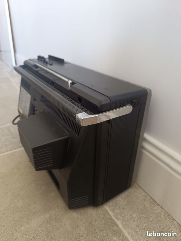 Photo de stock Boombox TV Sharp 5P-37G au marché 2344118103