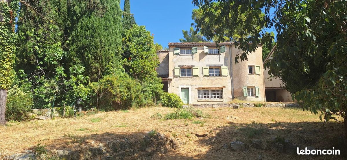 Maison 8 pièces 352 m² · à Tourrettes · 352 m² · 1 475 000 €
