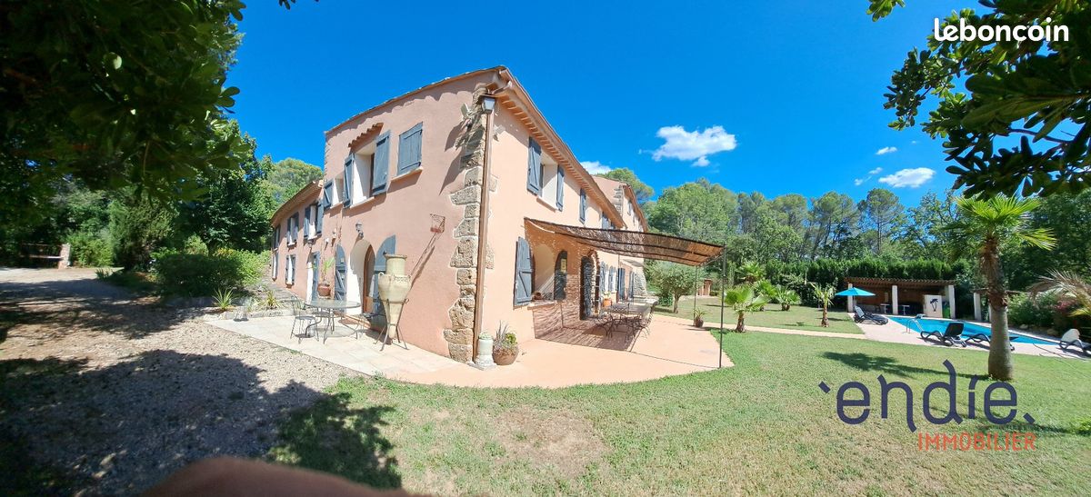 Maison 15 pièces 450 m² · à Villecroze · 450 m² · 926 000 €