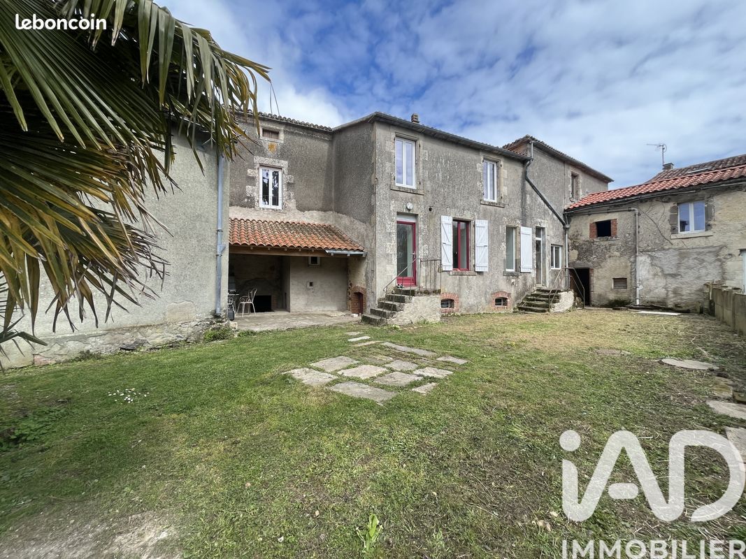 Maison 6 pièces 152 m² · à Montournais · 152 m² · 180 000 €