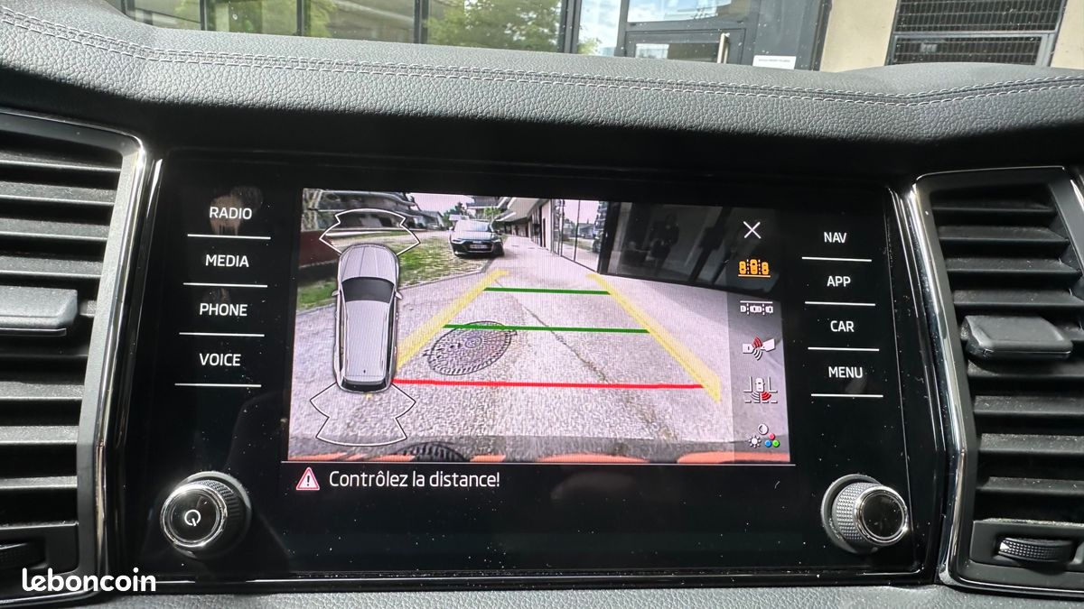 Skoda kodiaq 2.0 tdi 150 ch scr style 4x2 dsg 7pl / toit ouvrant / entretien constructeur (image 29)