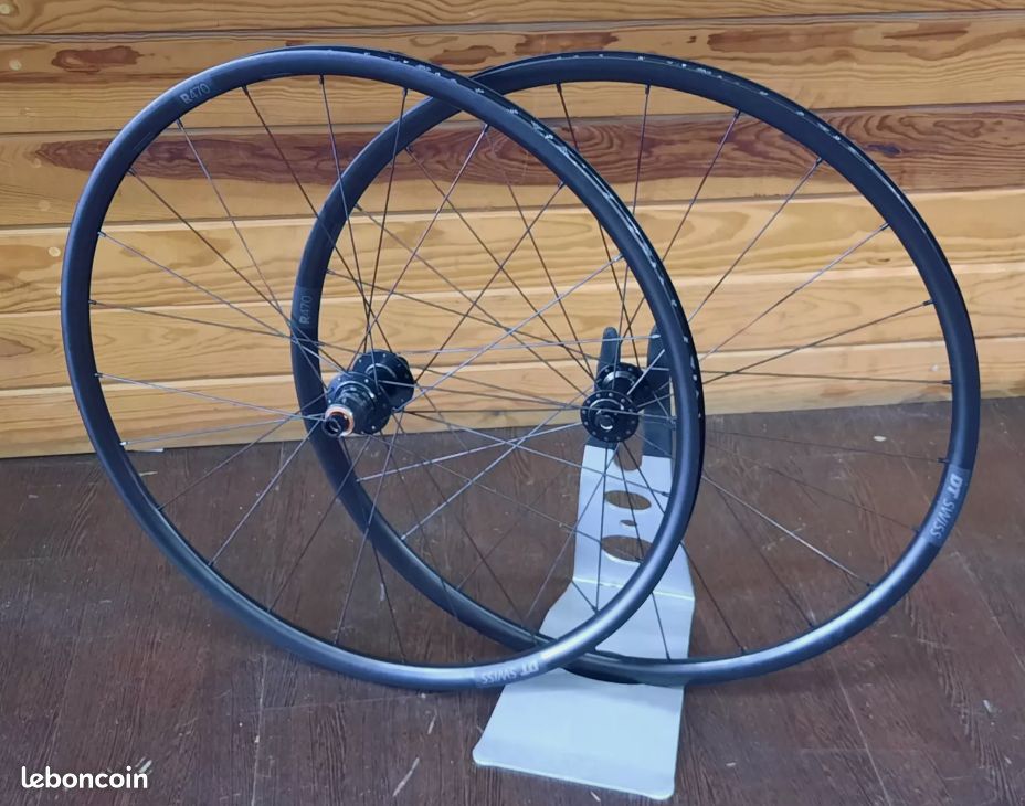 Paire de roues route jantes DT Swiss R470 Disc neuve Équipements