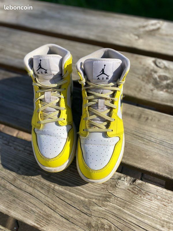 Basket jordan jaune avec fleurs Chaussures