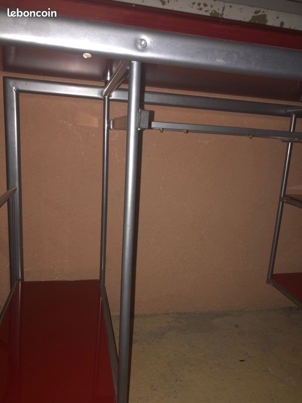 Bureau rouge (image 4)