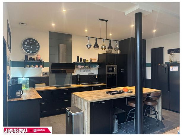 Maison 10 pièces 247 m²