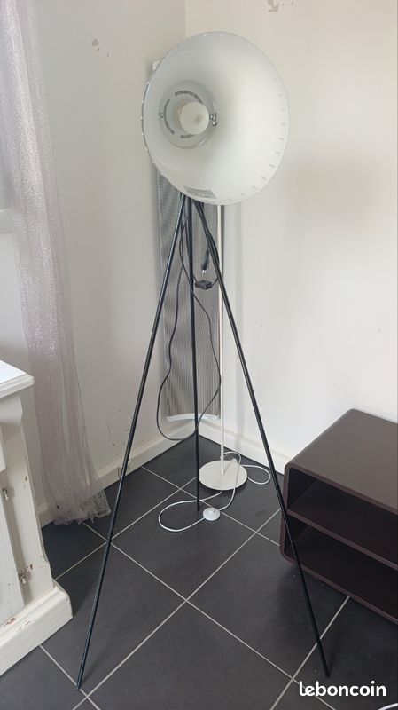 Lampe sur pied (image 1)