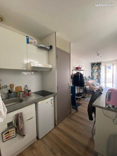 ENTRE FAC ET CENTRE VILLE, STUDIO MEUBLE + Balcon LIBRE de suite 350 HC - Poitiers 86000 (image principale 0)