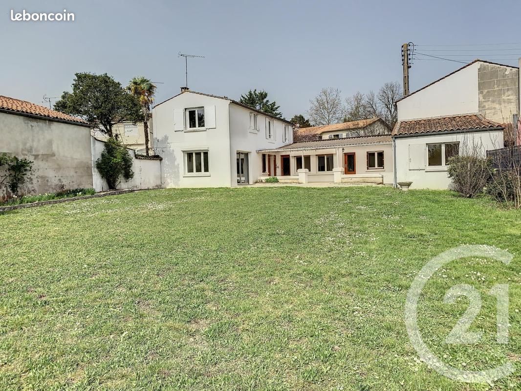 Maison 7 pièces 147 m² · à Cognac · 147 m² · 890 €/mois