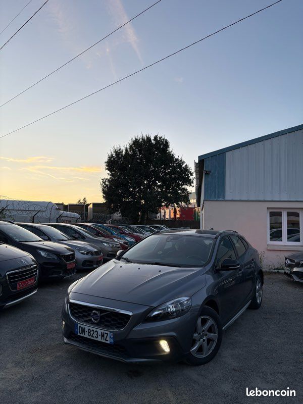 V40 cross country business d2 115 momentum business powershift a (image 1)