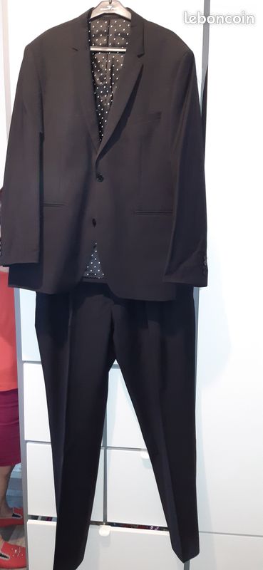 Costume (image 1)