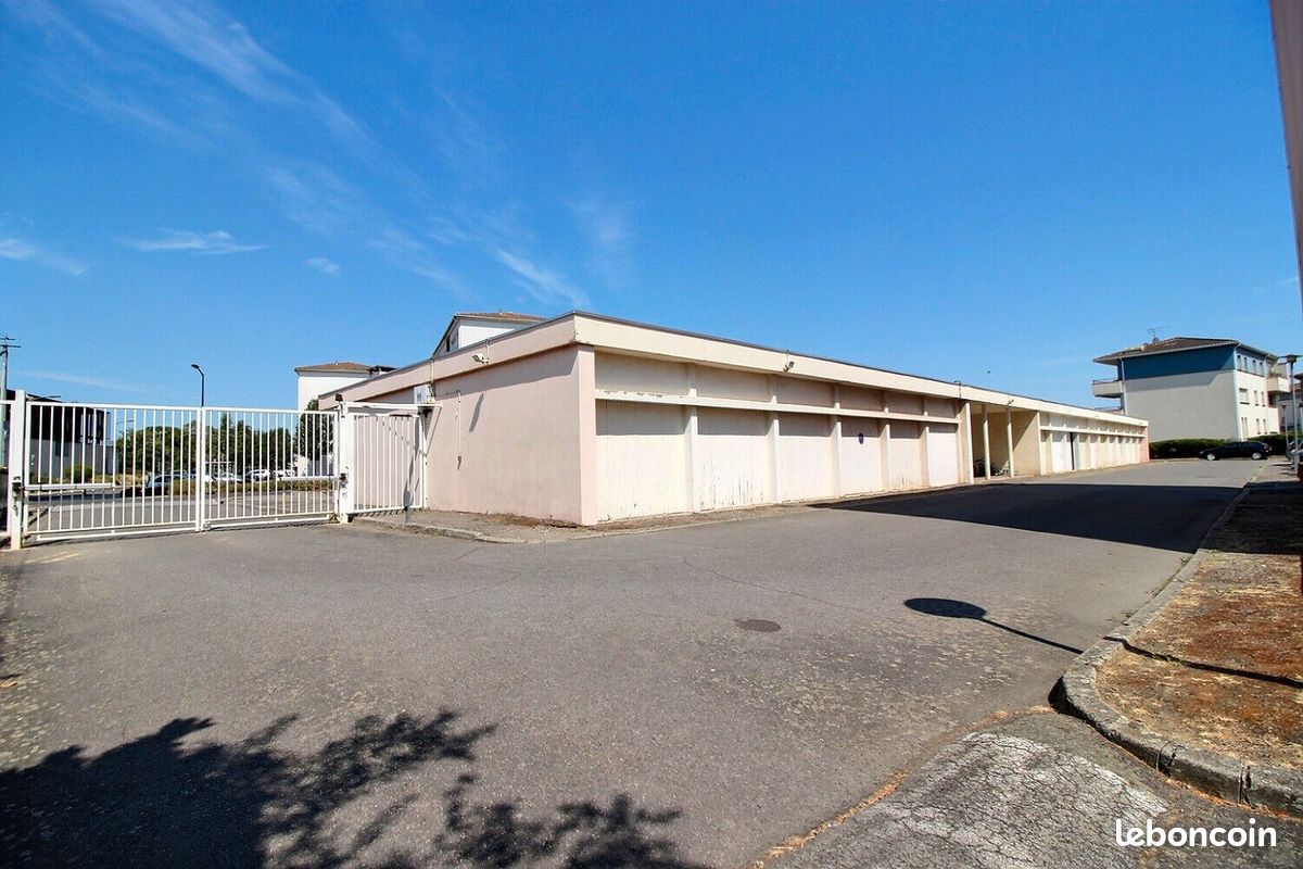 Parking 1 pièce 13 m² · à Fenouillet · 13 m² · 17 000 €