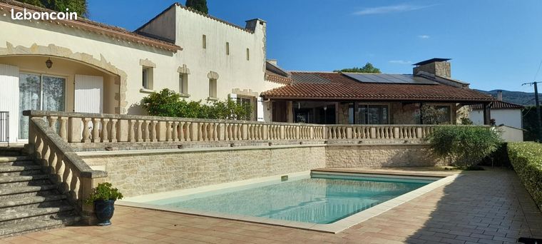 Villa 6 pièces 219 m²