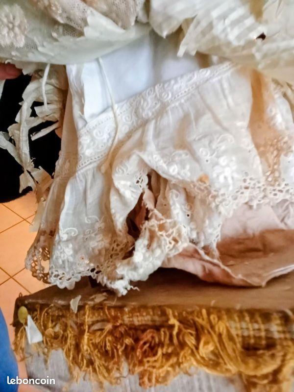 ANCIENNE POUPÉE BOITE à musique bouge la tête EUR 26,00 - FR