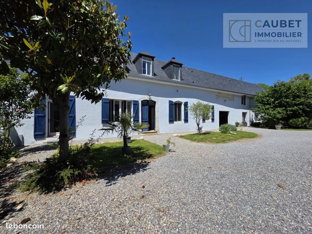 Studio 5 pièces 130 m²