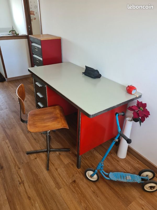 Ensemble bureau (image 2)