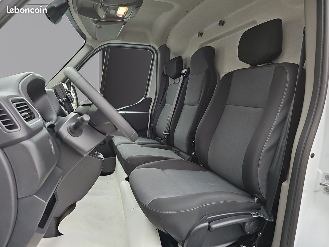 RENAULT MASTER III (2) 2.3 MASTER FOURGON L2H2 BLUE DCI 135Ch Garantie 12 mois (image 9)
