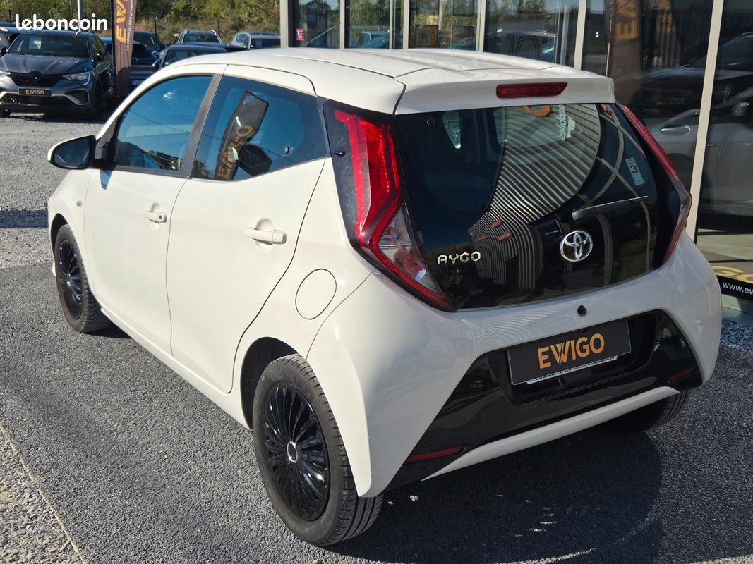 TOYOTA AYGO 1.0 VVTI 70 BOITE AUTO GRAND ECRAN CARPLAY 1er MAIN ENTRETIEN ET GARANTIE TOYOTA (image 9)