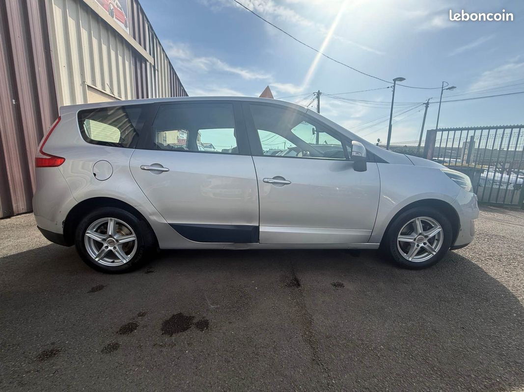 Renault grand scenic 3 phase 2 1.6 dci - 130cv 16v turbo 7 places 2012 (image 8)
