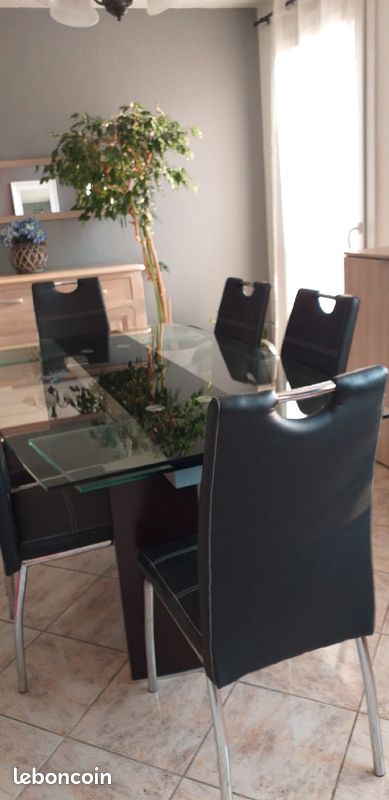 Chaises confortables, salle à manger (image 1)