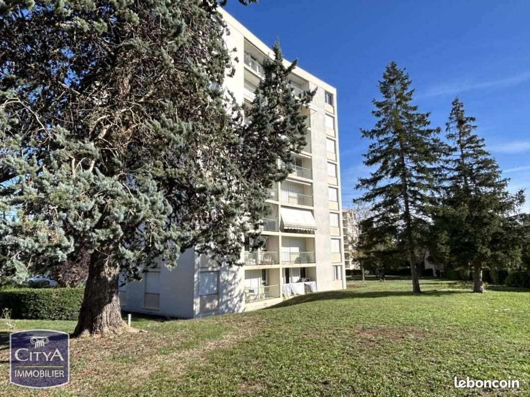 Appartement 4 pièces 74 m² · à Poitiers · 74 m² · 99 000 €