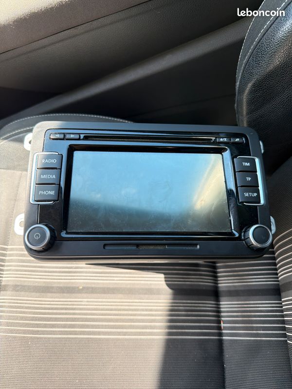 Autoradio Volkswagen RCD510 d'origine – Réf. 3C8 035 195 F – Excellent état (image 1)