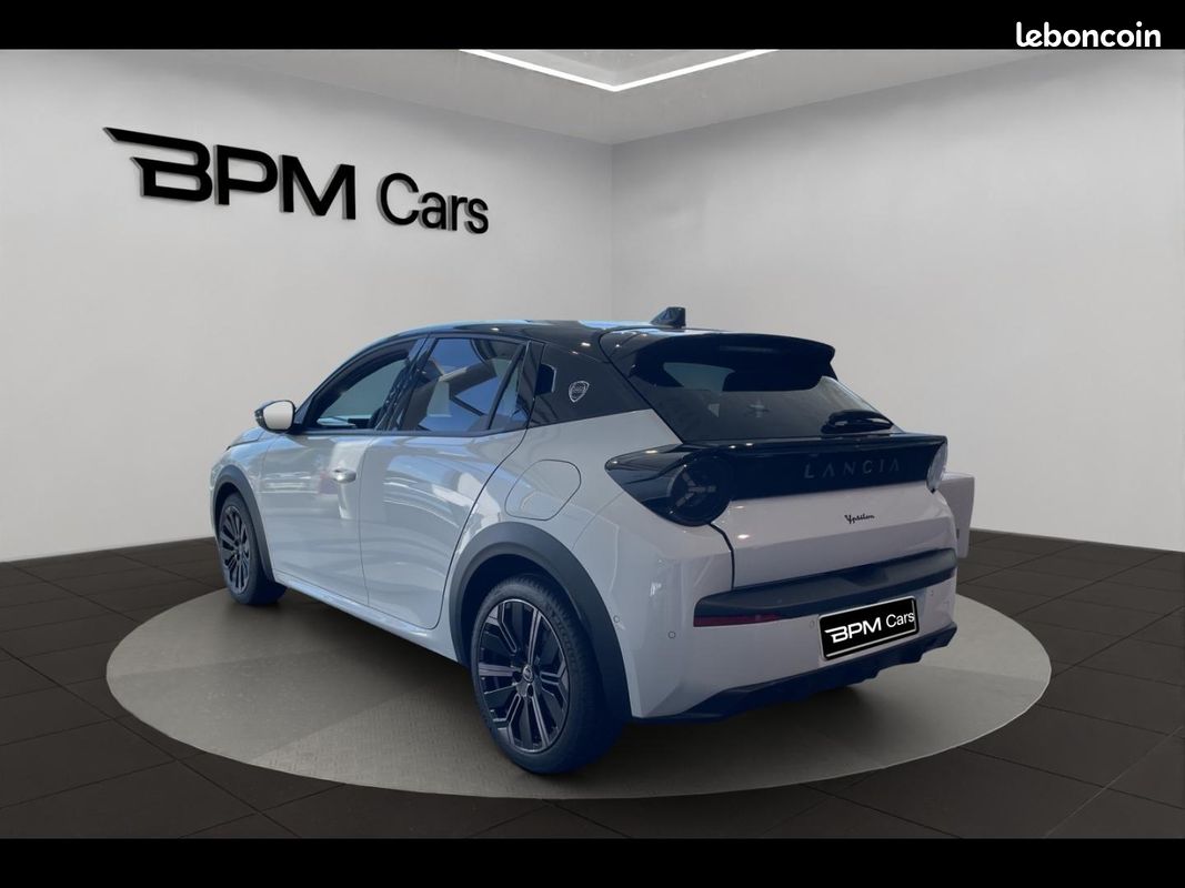 Lancia Ypsilon 1.2 Ibrida 110ch HF Line eDCT6 (image 4)