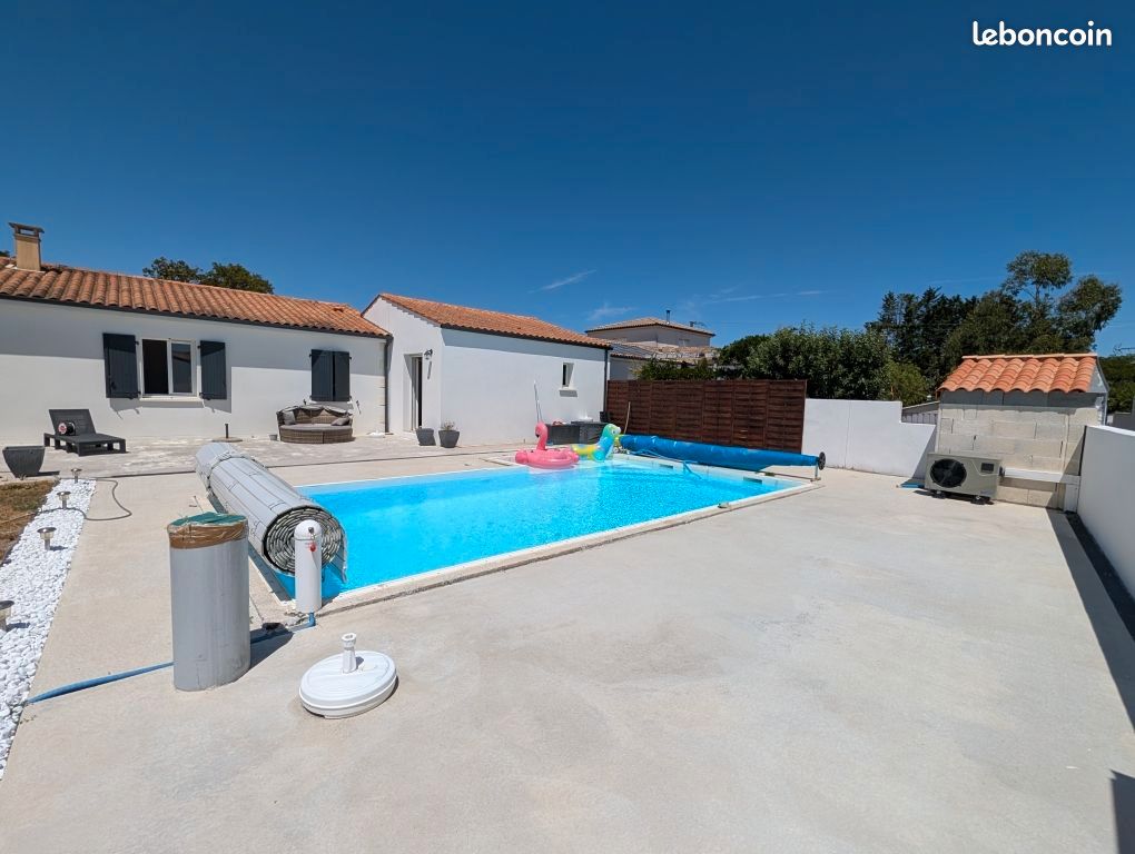 Maison 6 pièces 160 m² · à Ardillières · 160 m² · 372 000 €