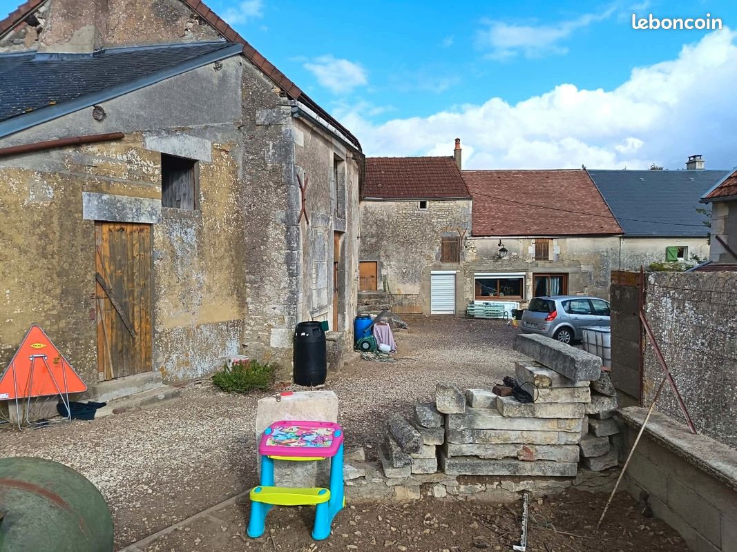 Maison 2 pièces 57 m² · à Coulangeron · 57 m² · 150 000 €