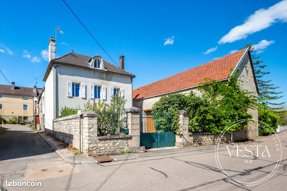 Maison 7 pièces 212 m² · à Corcelles-les-Monts · 212 m² · 499 000 €
