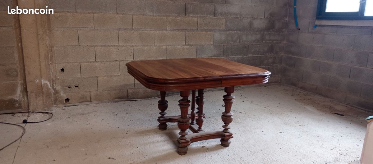 Table en bois de style Henri II (image 1)