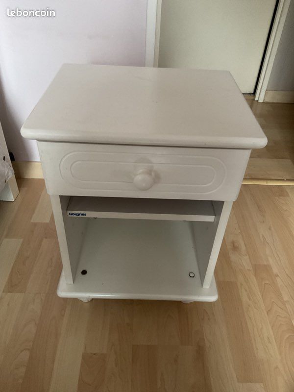 Table de chevet SAUTHON en bon état (image 1)